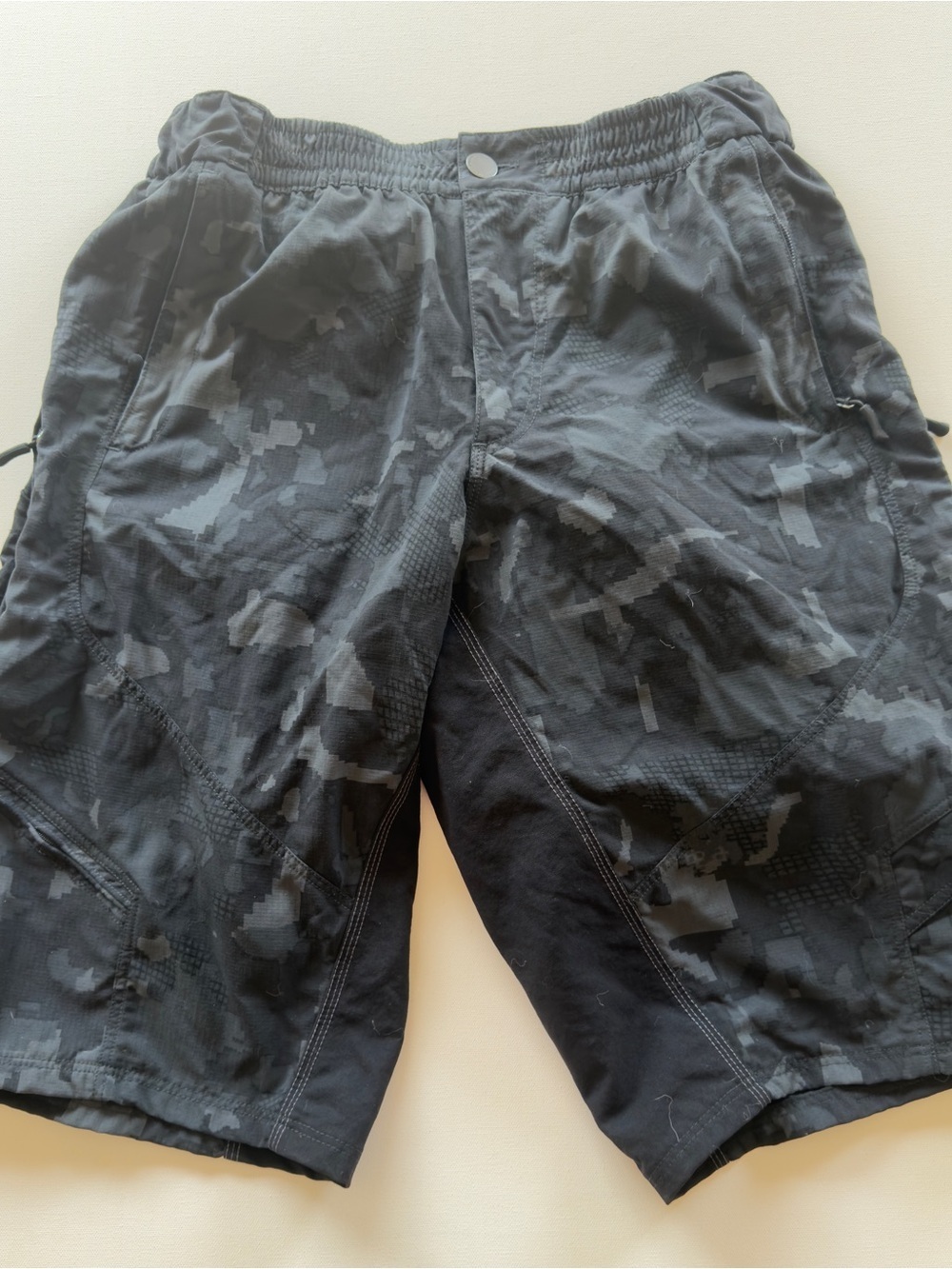 EUC Men's Endura Black Padded Lined Bike Camo Performance Shorts Size 2XL (KB11)